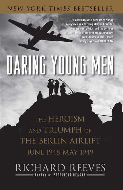 Cover for Richard Reeves · Daring young men the heroism and triumph of the Berlin Airlift, June 1948-May 1949 (Book) [1st Simon &amp; Schuster trade pbk. edition] (2011)