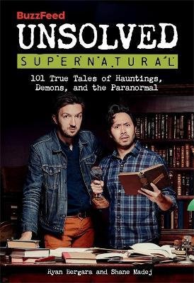 Cover for BuzzFeed · BuzzFeed Unsolved Supernatural: 101 True Tales of Hauntings, Demons, and the Paranormal (Paperback Bog) (2022)
