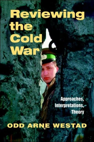 Reviewing the Cold War: Approaches, Interpretations, Theory - Cold War History - Odd Arne Westad - Boeken - Taylor & Francis Ltd - 9780714681207 - 1 september 2000