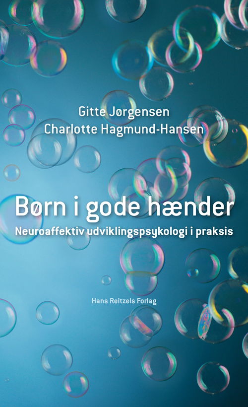 Cover for Gitte Jørgensen; Charlotte Hagmund-Hansen · Børn i gode hænder (Sewn Spine Book) [1th edição] (2013)