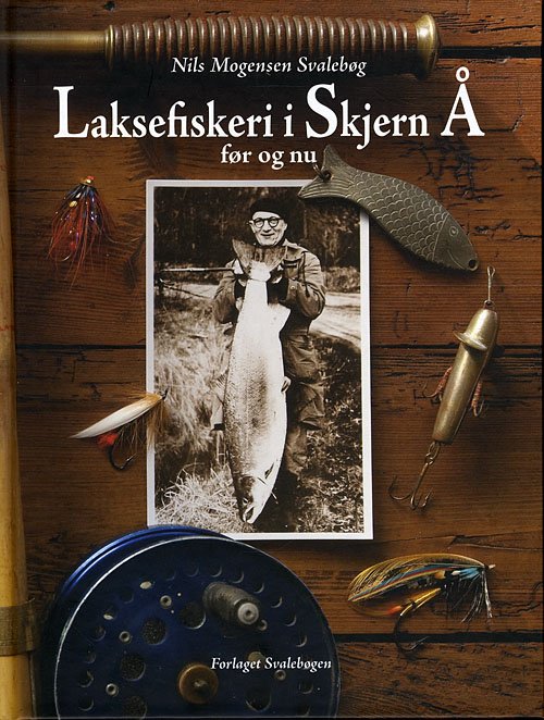 Cover for Nils Mogensen Svalebøg · Laksefiskeri i Skjern Å (Gebundesens Buch) [1. Ausgabe] [Indbundet] (2010)