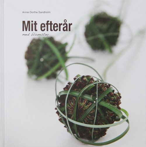 Mit efterår med blomster - Annie Dorthe Sandholm - Livres - Annie Dorthe Sandholm - 9788799427208 - 10 décembre 2010