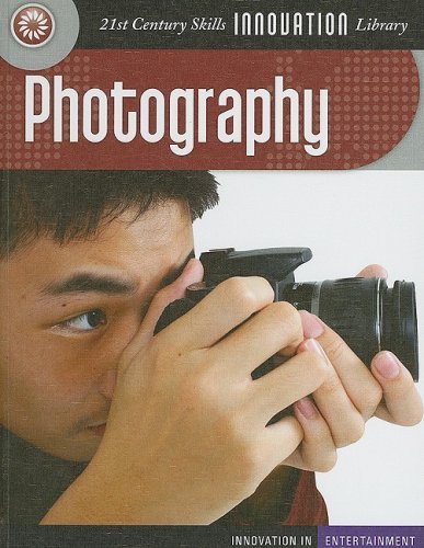 Photography (Innovation in Entertainment) - Annie Buckley - Bøger - Cherry Lake Publishing - 9781602792210 - 1. august 2008