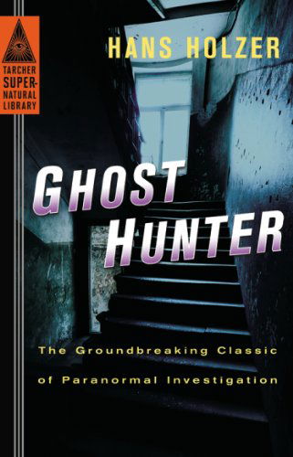 Ghost Hunter: The Groundbreaking Classic of Paranormal Investigation - Tarcher Supernatural Library - Holzer, Hans (Hans Holzer) - Books - Tarcher/Putnam,US - 9780399169212 - August 28, 2014