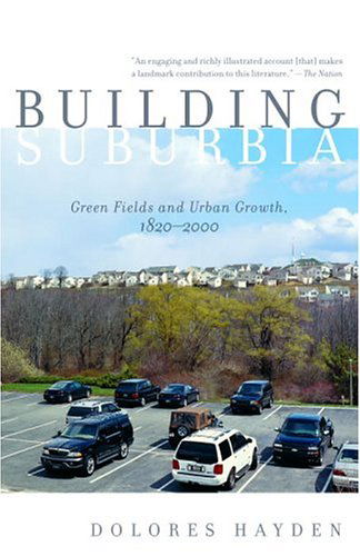 Cover for Dolores Hayden · Building Suburbia: Green Fields and Urban Growth, 1820-2000 (Taschenbuch) [Reprint edition] (2004)