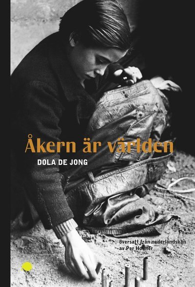 Cover for Dola De Jong · Åkern är världen (Bog) (2017)