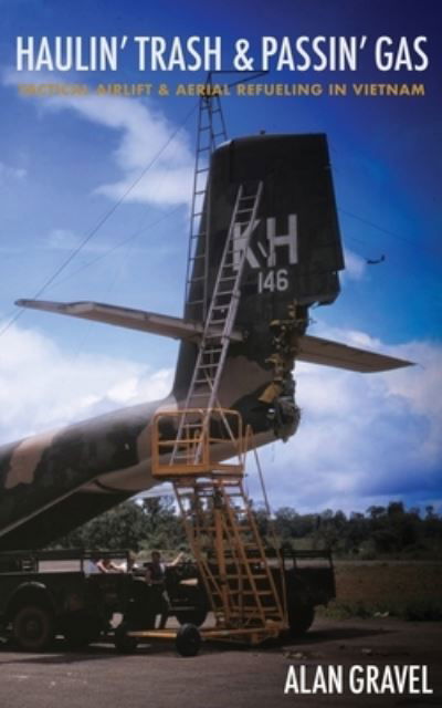 Cover for Alan C Gravel · Haulin' Trash and Passin' Gas: Tactical Airlift and Aerial Refueling in Vietnam (Paperback Book) (2020)