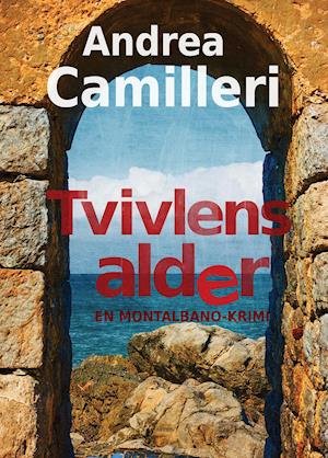 Cover for Andrea Camilleri · En Montalbano-krimi: Tvivlens alder (Sewn Spine Book) [1er édition] (2021)