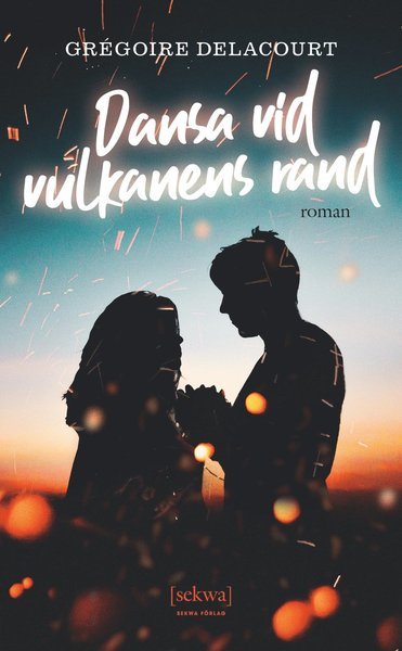 Cover for Grégoire Delacourt · Dansa vid vulkanens rand (Pocketbok) (2019)
