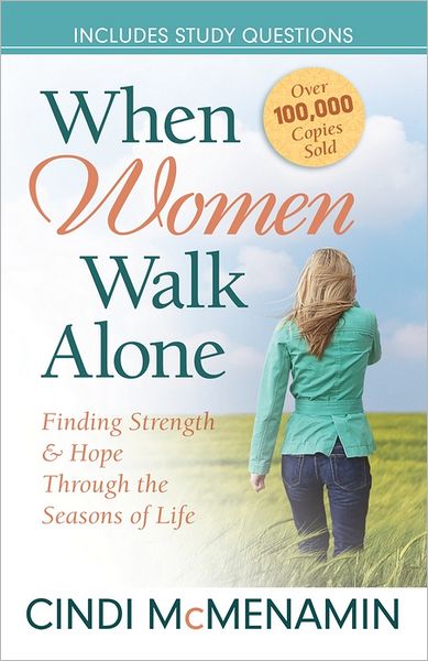 When Women Walk Alone: Finding Strength and Hope Through the Seasons of Life - Cindi Mcmenamin - Książki - Harvest House Publishers,U.S. - 9780736948227 - 1 października 2012