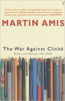 The War Against Cliche: Essays and Reviews 1971-2000 - Martin Amis - Bøger - Vintage Publishing - 9780099422228 - 7. marts 2002