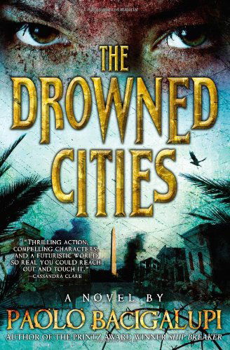 Cover for Paolo Bacigalupi · The Drowned Cities (Paperback Bog) [Reprint edition] (2013)