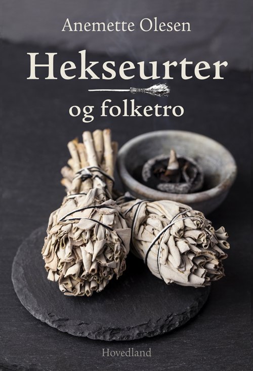 Hekseurter og folketro - Anemette Olesen - Bücher - Hovedland - 9788770706230 - 14. September 2018