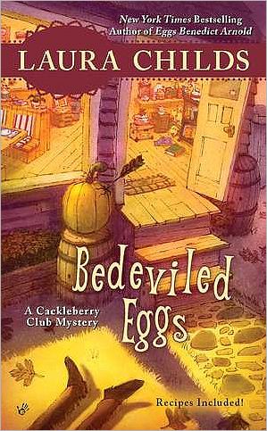 Cover for Laura Childs · Bedeviled Eggs - A Cackleberry Club Mystery (Paperback Book) (2010)