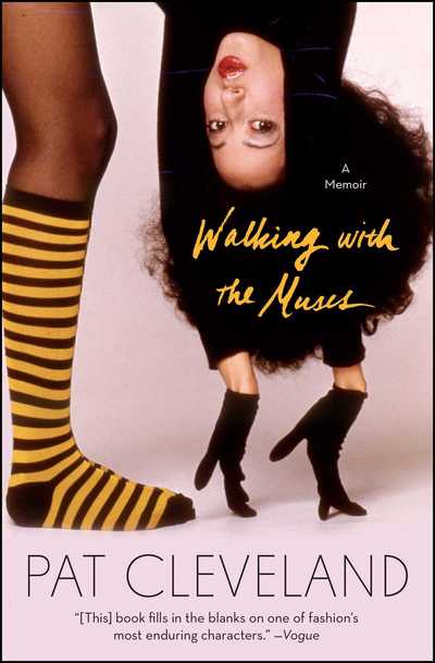 Cover for Pat Cleveland · Walking with the Muses: A Memoir (Taschenbuch) (2017)