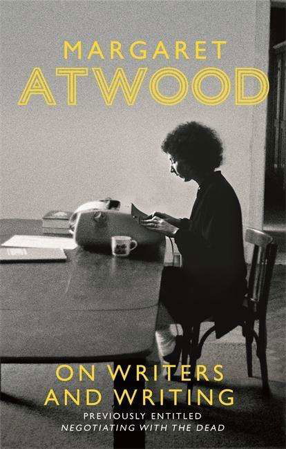 On Writers and Writing - Margaret Atwood - Livres - Little, Brown Book Group - 9780349006239 - 15 janvier 2015