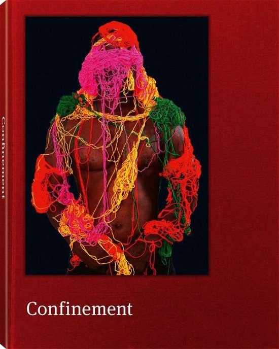 Confinement - Prix Pictet - Prix Pictet - Bøker - teNeues Publishing UK Ltd - 9783961713240 - 16. april 2021