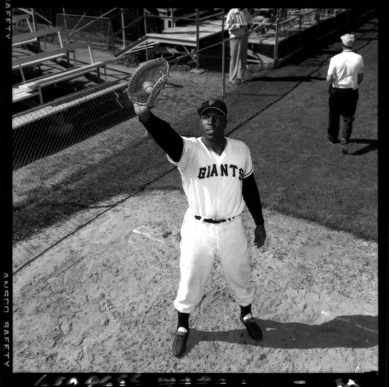 Cover for Chris Haft · A Giant among Giants: The Baseball Life of Willie McCovey (Hardcover Book) (2025)