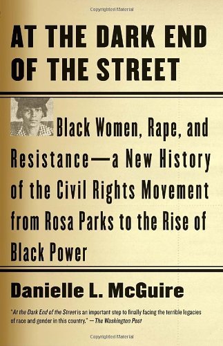 At the Dark End of the Street: Black Women, Rape, and Resistance--A New History of the Civil Rights Movement  from Rosa Parks to the Rise of Black Power - Danielle L. McGuire - Livros - Knopf Doubleday Publishing Group - 9780307389244 - 4 de outubro de 2011