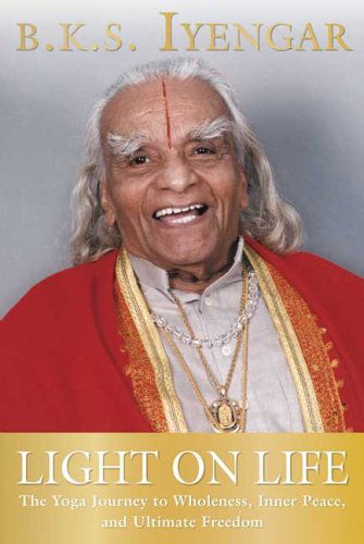 Light On Life - B.K.S. Iyengar - Bøker - Rodale Press - 9781594865244 - 19. september 2006