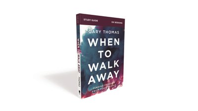 Cover for Gary Thomas · When to Walk Away Bible Study Guide: Finding Freedom from Toxic People (Paperback Bog) (2019)