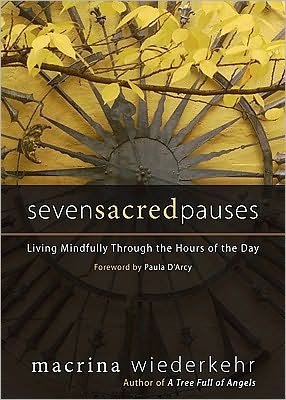 Cover for Macrina Wiederkehr · Seven Sacred Pauses: Living Mindfully Through the Hours of the Day (Taschenbuch) (2010)