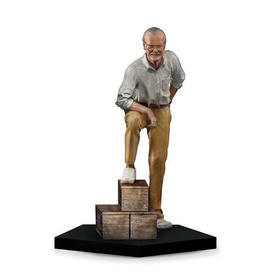 Cover for Iron Studios · Iron Studios Stan Lee Art Scale Statue (1/10) (stnlee32920-10) (MERCH) (2022)