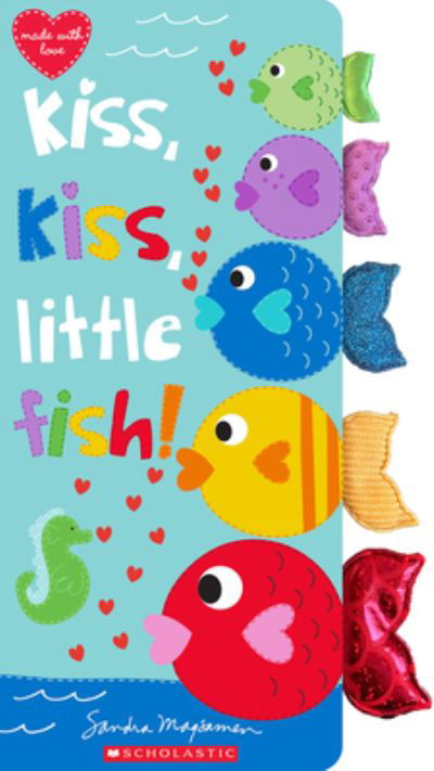 Kiss, Kiss, Little Fish - Sandra Magsamen - Kirjat - CARTWHEEL BOOKS - 9781338682250 - tiistai 17. toukokuuta 2022