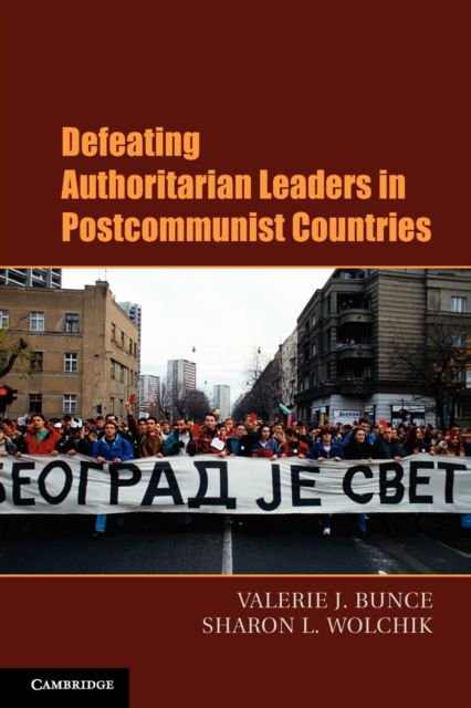 Cover for Bunce, Valerie J. (Cornell University, New York) · Defeating Authoritarian Leaders in Postcommunist Countries - Cambridge Studies in Contentious Politics (Paperback Book) (2011)