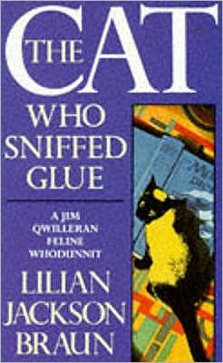 Cover for Lilian Jackson Braun · The Cat Who Sniffed Glue (The Cat Who... Mysteries, Book 8): A delightful feline whodunit for cat lovers everywhere - The Cat Who... Mysteries (Paperback Book) (1990)