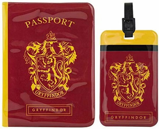 Cover for Harry Potter: Cinereplicas · Grifondoro (Passport Case &amp; Luggate Tag / Porta Passaporto &amp; Etichetta Per Valigia) (MERCH) (2021)