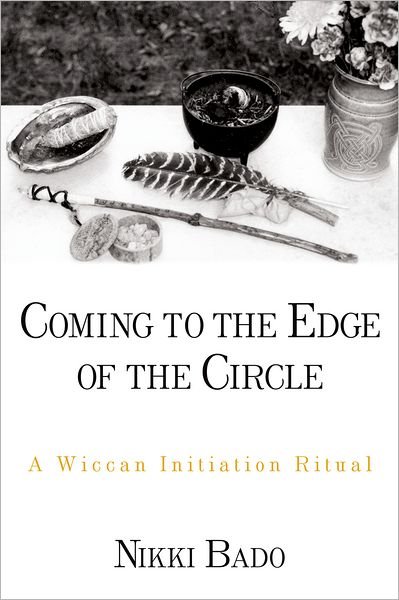 Cover for Bado, Nikki (Associate Professor of Religious Studies &amp; Women's Studies, Associate Professor of Religious Studies &amp; Women's Studies, Iowa State University) · Coming to the Edge of the Circle: A Wiccan Initiation Ritual - AAR Academy Series (Paperback Book) (2013)