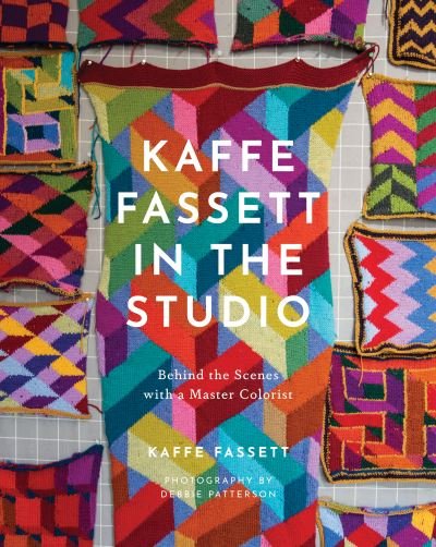 Cover for Kaffe Fassett · Kaffe Fassett in the Studio: Behind the Scenes with a Master Colorist (Inbunden Bok) (2021)