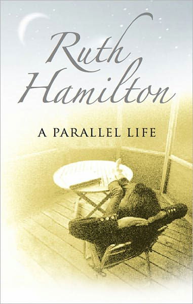 A Parallel Life - Ruth Hamilton - Livros - Canongate Books - 9781847512260 - 30 de setembro de 2010