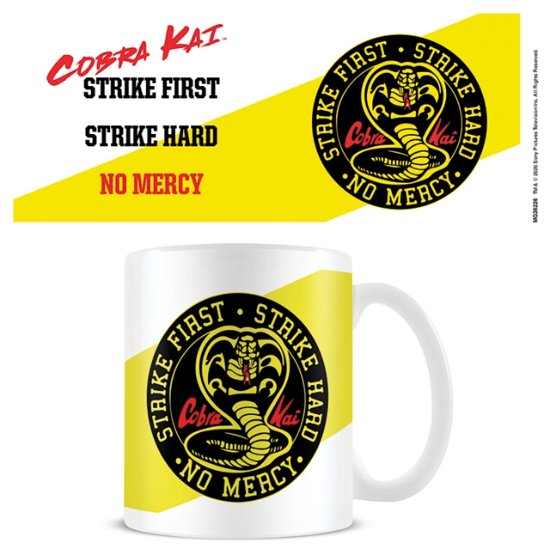 Cobra Kai (No Mercy) 11oz/315ml White Mug - P.Derive - Bøger - PYRAMID INTERNATIONAL - 5050574262262 - 26. oktober 2023