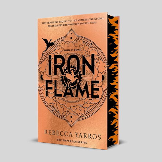 Cover for Rebecca Yarros · Iron Flame: The fiery sequel to the Sunday Times bestseller and TikTok sensation Fourth Wing (Hardcover bog) (2023)