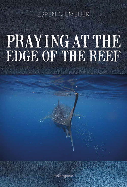 Espen Niemeijer · Praying at the edge of the reef (Hæftet bog) [1. udgave] (2019)