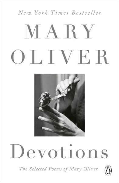 Devotions: The Selected Poems of Mary Oliver - Mary Oliver - Kirjat - Penguin Publishing Group - 9780399563263 - tiistai 10. marraskuuta 2020