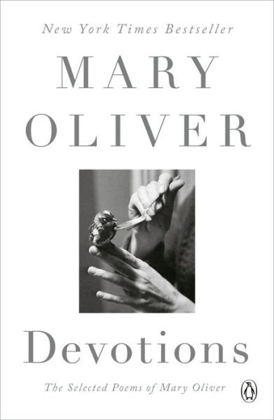 Cover for Mary Oliver · Devotions: The Selected Poems of Mary Oliver (Paperback Bog) (2020)