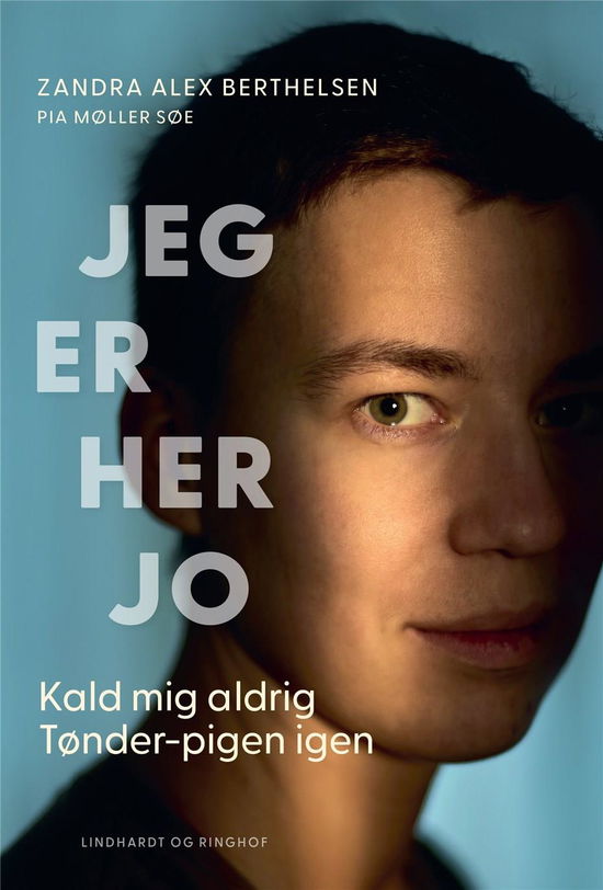 Cover for Pia Møller Søe; Zandra Berthelsen · Jeg er her jo (Sewn Spine Book) [1º edição] (2022)