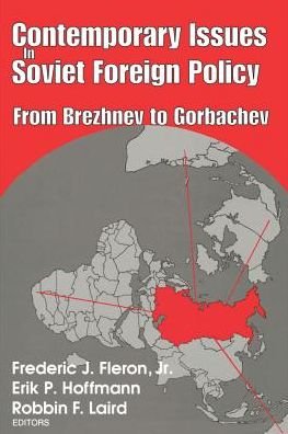Contemporary Issues in Soviet Foreign Policy: From Brezhnev to Gorbachev - Erik Hoffmann - Livros - Taylor & Francis Inc - 9780202363264 - 15 de dezembro de 2008