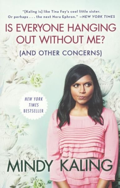 Is Everyone Hanging out Without Me? (And Other Concerns) (Bound for Schools & Libraries) - Mindy Kaling - Kirjat - Turtleback Books - 9780606367264 - tiistai 18. syyskuuta 2012