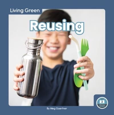 Cover for Meg Gaertner · Living Green: Reusing (Taschenbuch) (2022)