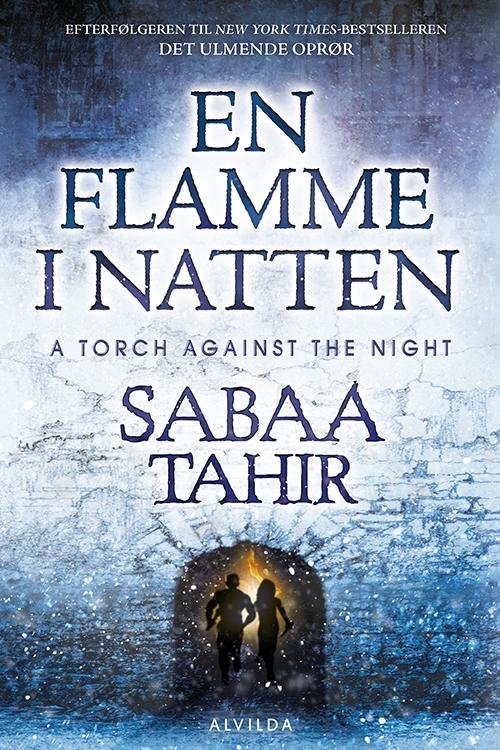 Cover for Sabaa Tahir · En flamme i natten (Bound Book) [2th edição] (2016)