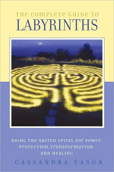 The Complete Guide to Labyrinths - Cassandra Eason - Livros - Random House USA - 9781580911269 - 1 de junho de 2004