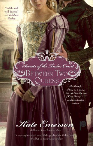 Cover for Kate Emerson · Between Two Queens (Secrets of the Tudor Court) (Paperback Book) (2010)