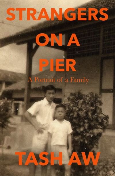 Cover for Tash Aw · Strangers on a Pier: Portrait of a Family (Innbunden bok) (2021)