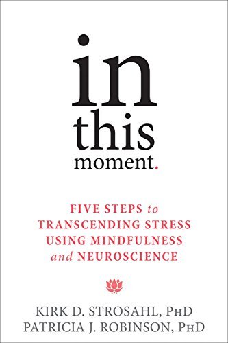 Cover for Strosahl, Kirk D., PhD · In This Moment: Five Steps to Transcending Stress Using Mindfulness and Neuroscience (Pocketbok) (2015)