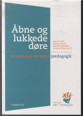 Cover for Ane Kirk, Katrine Scott, Karoline Siemens, Anne Wind (red.) · Åbne og lukkede døre (Sewn Spine Book) [1.º edición] (2010)