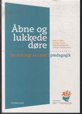 Cover for Ane Kirk, Katrine Scott, Karoline Siemens, Anne Wind (red.) · Åbne og lukkede døre (Sewn Spine Book) [1º edição] (2010)